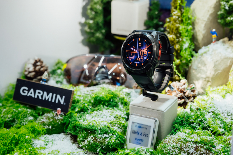 AUO and Garmin Launch First Micro LED Smartwatch