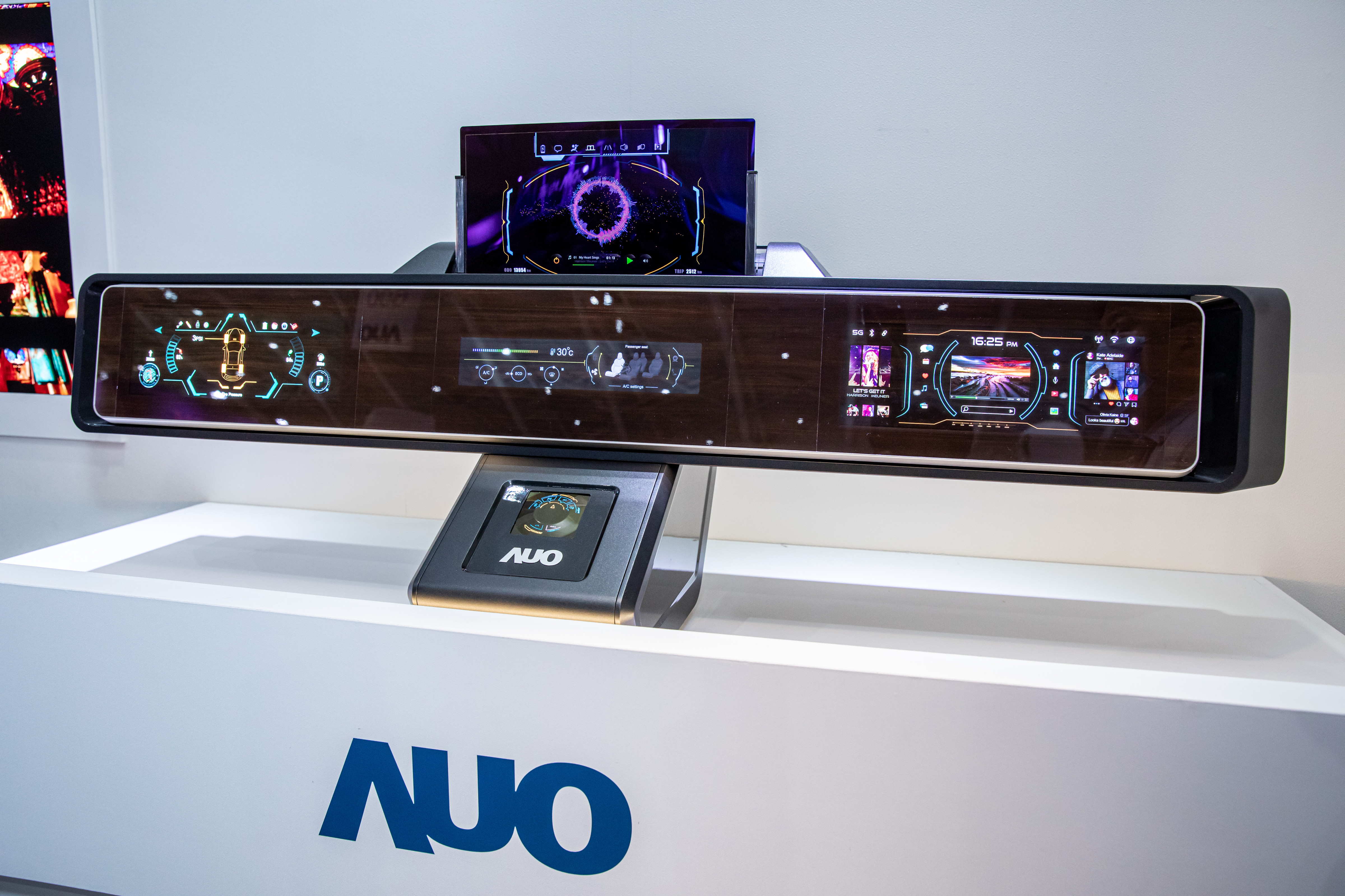 ���_�ɒ�ʽMicro LED�@ʾ�������ǻ�܇œ�OӋ���܉�������չ�_�c���գ�׌܇œ���и���Ŀ��g�\�Ï��ԣ������l�]Micro LED�ɓϿɏ����ă�������